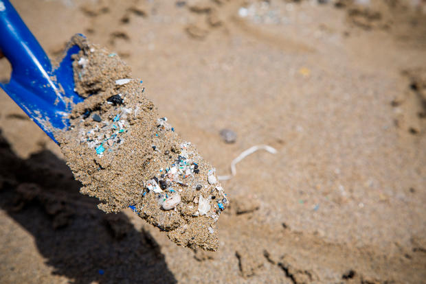 Mikroplastik am Strand von Kreta