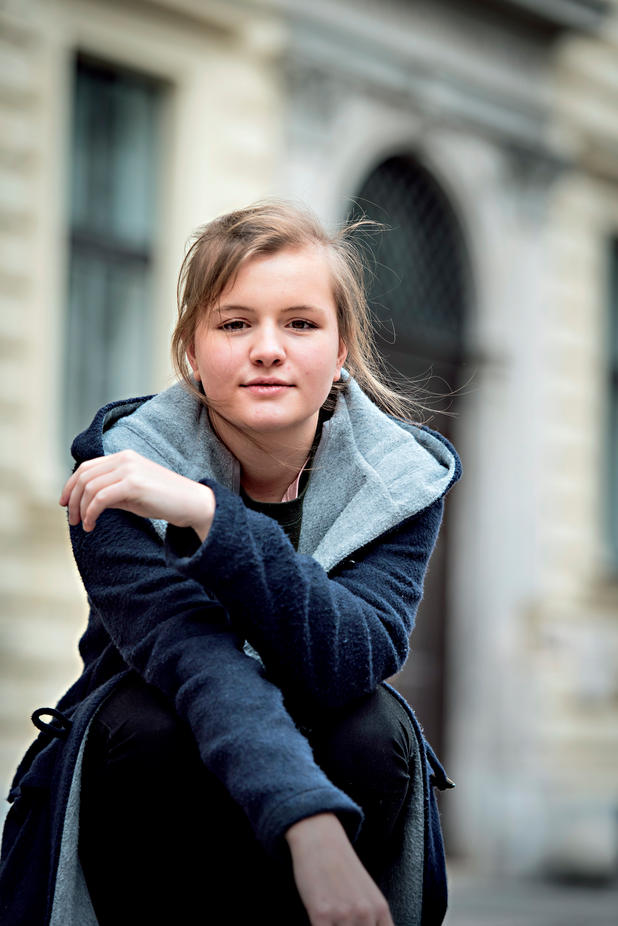 Sch&uuml;lerin Karoline, 15
